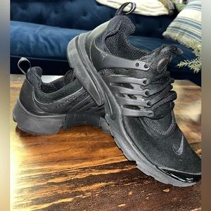 Black Nike Mens Tennis Shoes